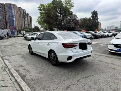 Roewe i5