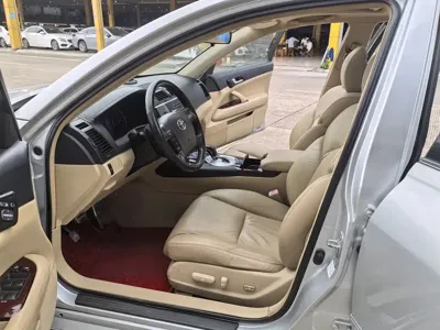 Toyota Reiz