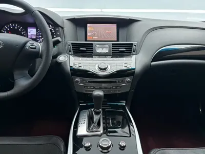 Infiniti Q70