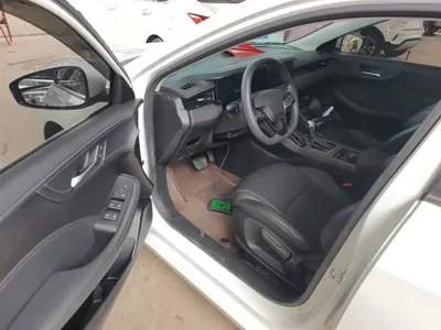 Roewe i5