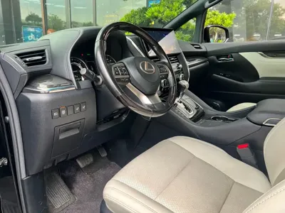 Lexus LM