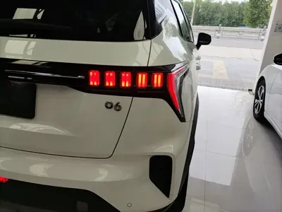 Lynk & Co 06