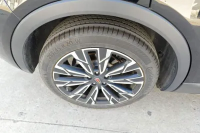Hongqi HS5