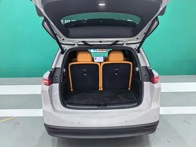 Li Auto 理想i8