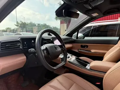 Nio ES8