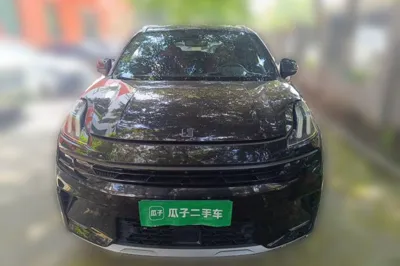 Lynk & Co 06