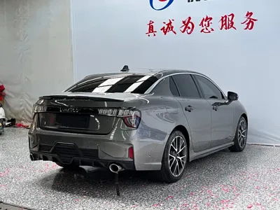 Lynk & Co 03