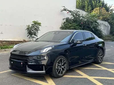 Lynk & Co 03