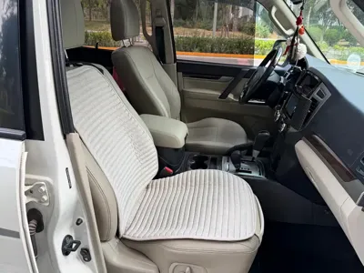 Mitsubishi Pajero (Import)