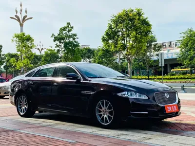Jaguar XJ