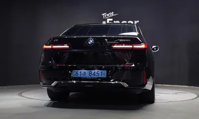 BMW i7