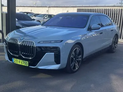 BMW i7