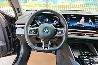 BMW i5