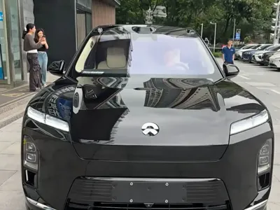 Nio ES8