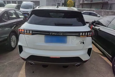 Lynk & Co 06
