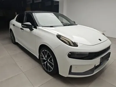 Lynk & Co 03