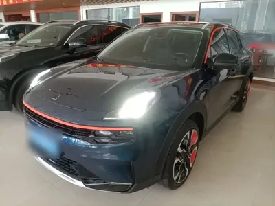 Lynk & Co 06