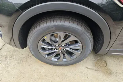 Hongqi HS5