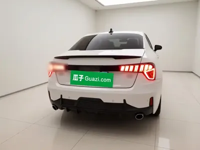 Lynk & Co 03