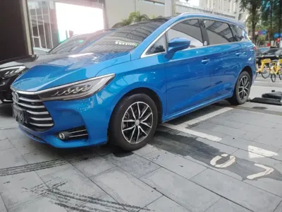 BYD MAX