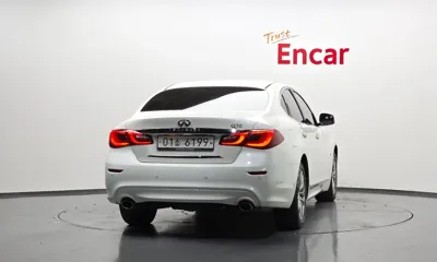 Infiniti Q70