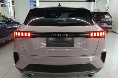 Lynk & Co 06