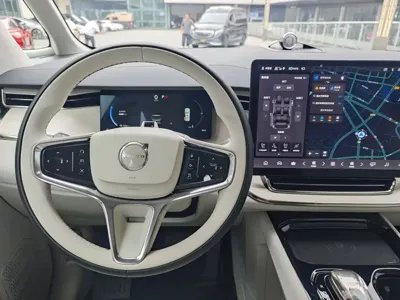Volvo EM90