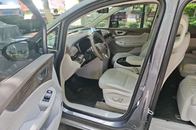 Roewe iMAX8