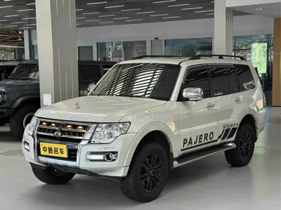 Mitsubishi Pajero (Import)