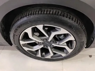 Lynk & Co 02