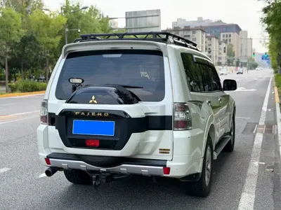 Mitsubishi Pajero (Import)
