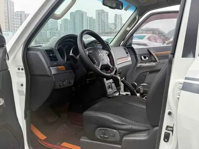 Mitsubishi Pajero (Import)