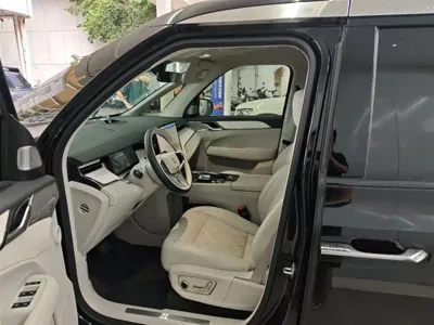 Volvo EM90
