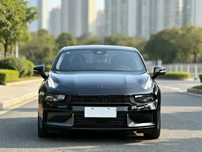 Lynk & Co 03