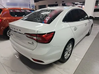 Roewe i5