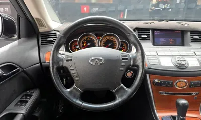 Infiniti M