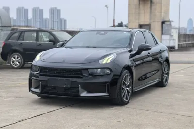 Lynk & Co 03