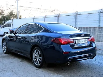 Infiniti Q70