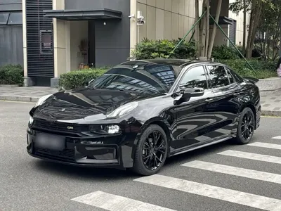 Lynk & Co 03