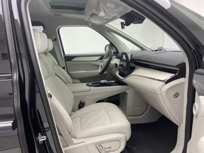 Volvo EM90