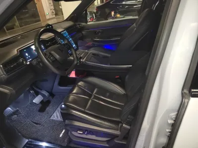 Nio ES8
