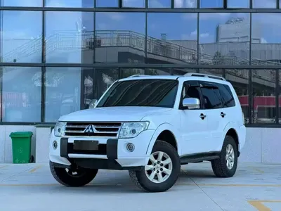 Mitsubishi Pajero (Import)