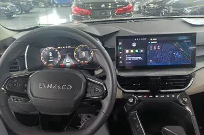Lynk & Co 06 EM-P