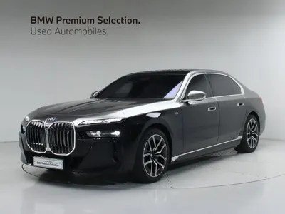 BMW i7