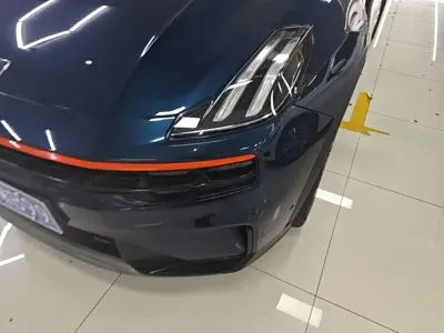 Lynk & Co 06