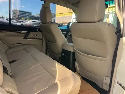 Mitsubishi Pajero (Import)