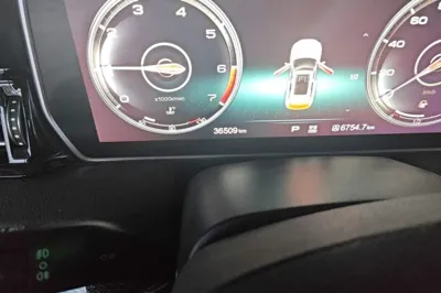 Hongqi HS5