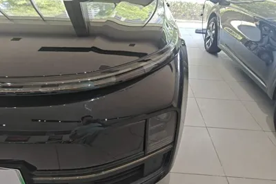 Li Auto L8