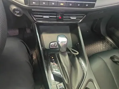Roewe i5