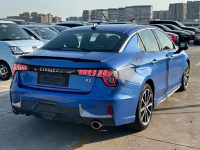 Lynk & Co 03